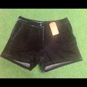 Ladies velour shorts